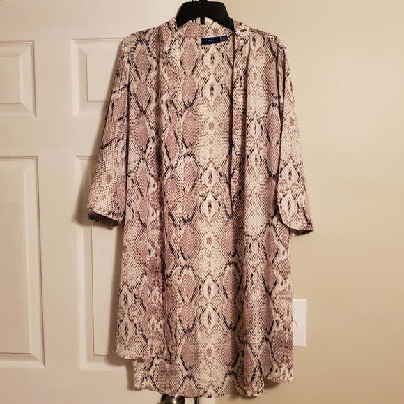 Apt. 9 Sweaters - 💥NEW! Apt 9 Snakeskin Design Kimono